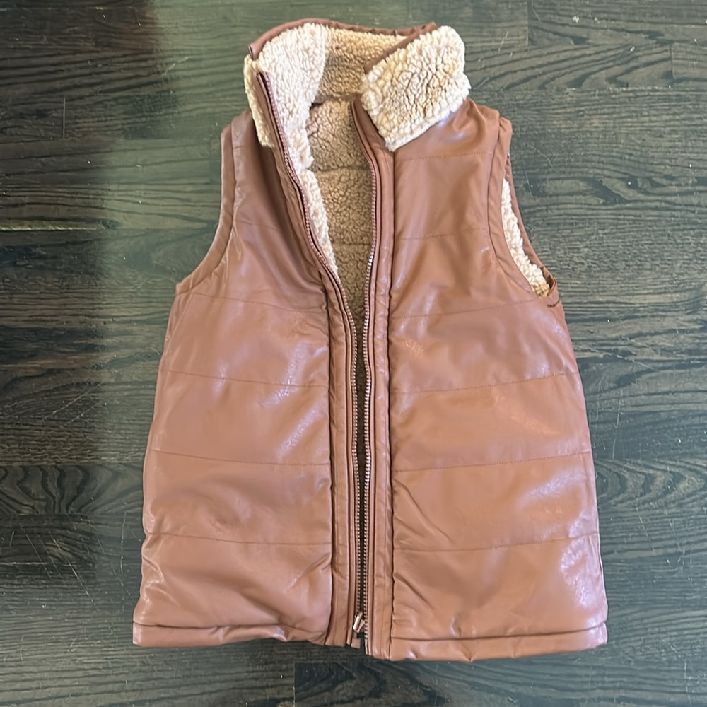 NWT Tuckernuck tan reversible vest - Picture 7 of 7